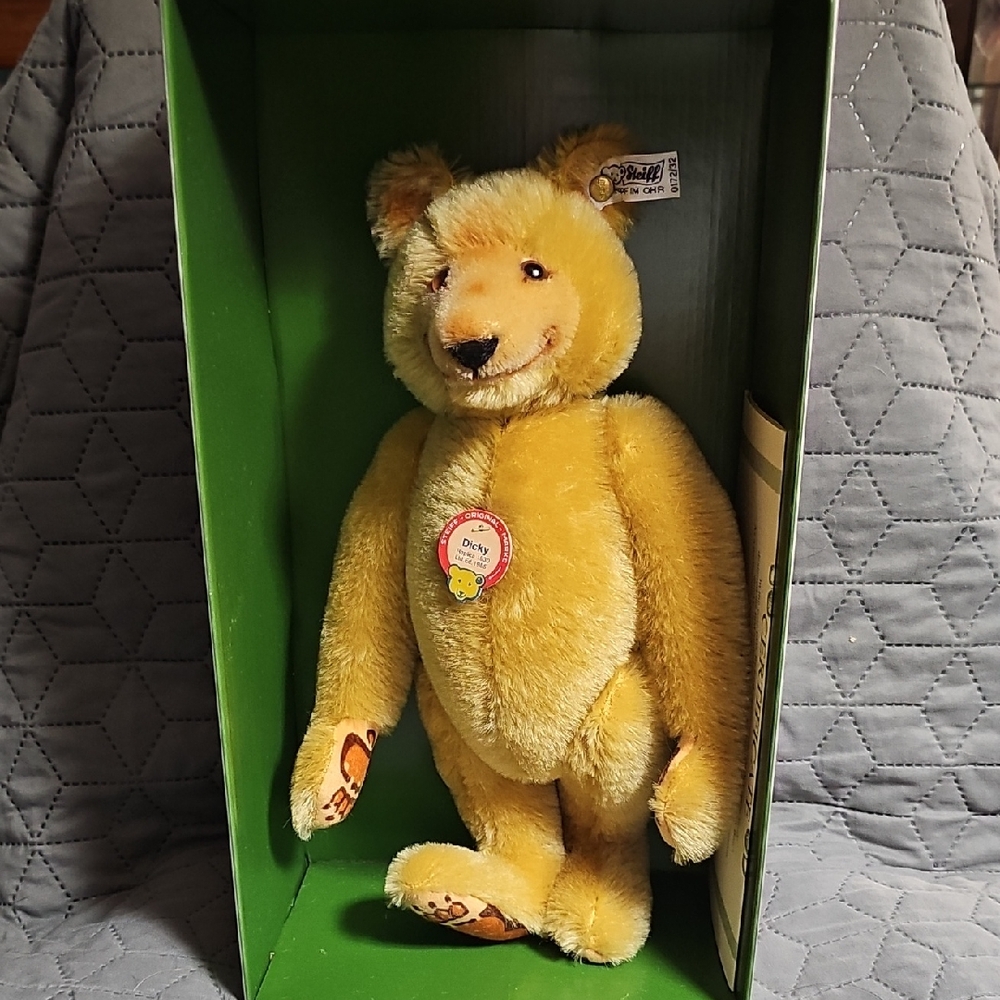 Steiff Dickey Bear In Box With COA. Number 1625/20000.